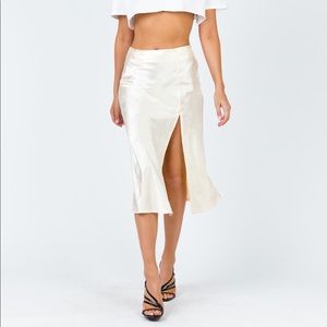 Process Polly silk skirt with slit